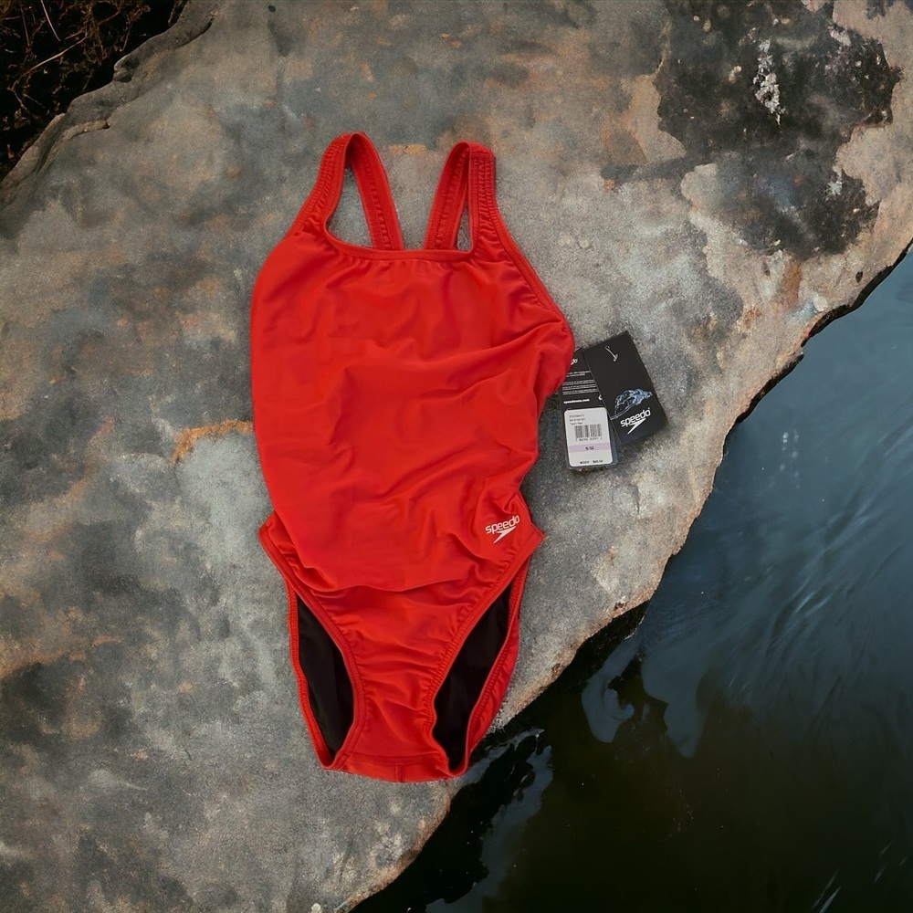 SPEEDO Women's Pro Lt Swimsuit Red Size 6/32 NWT